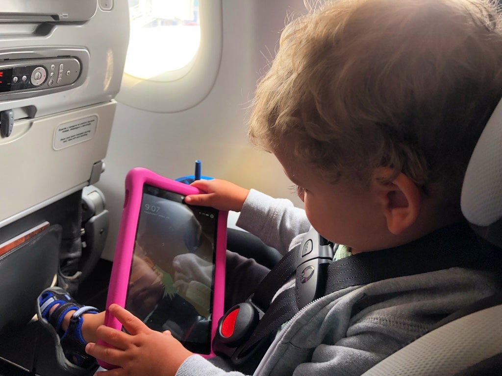 traveling-with-toddler-on-plane